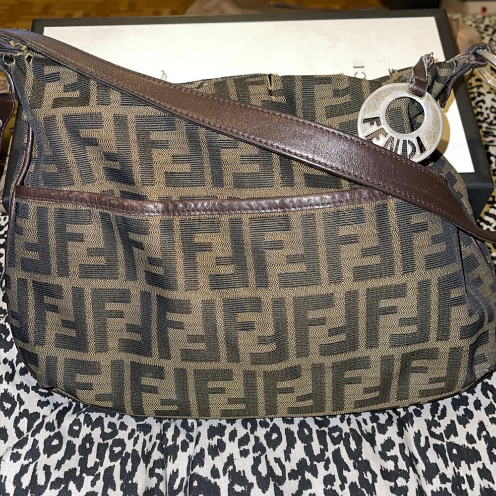 💯 Authentic Fendi crossbody